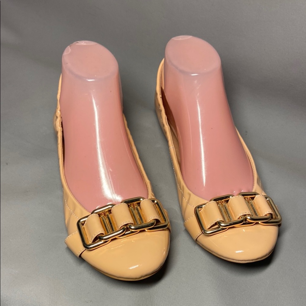 Jeffrey Campbell Cream Gold Leather Flats with Chain Detail. Size 8